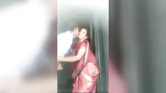 Cheating mallu aunty in saree quick sex with neighbor